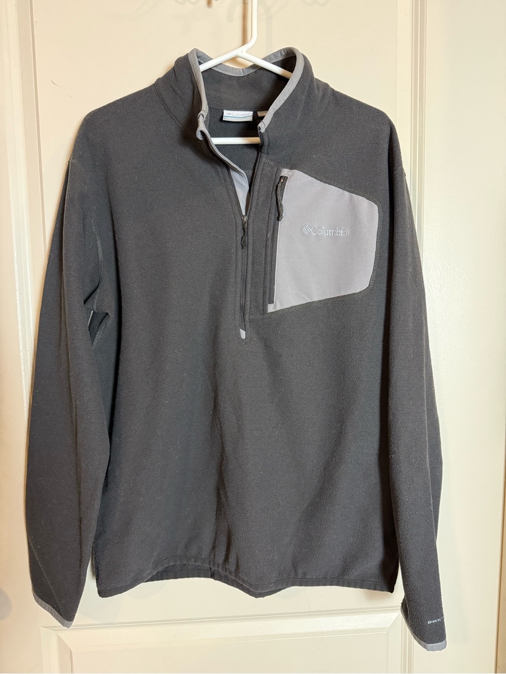 Columbia Men's Dark Gray Zip Pullover with Light Gray Chest Pocket